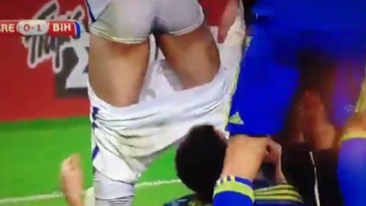 Insólito: dejó en calzoncillos a su rival y terminó expulsado