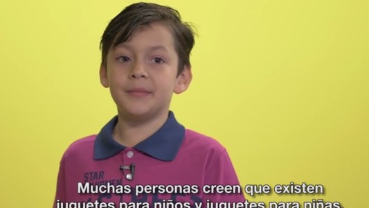 Este niño de ocho años, explica por qué no existen "cosas de niño" y "cosas de niña"