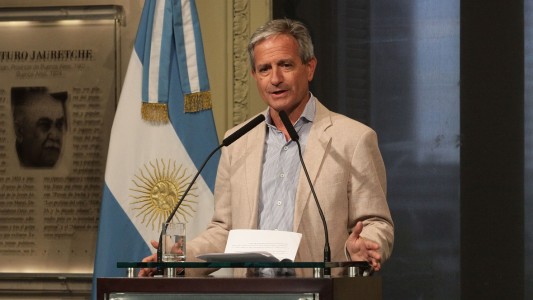 El Gobierno admitió que algunos puestos se cubren por "cercanía o vínculos"