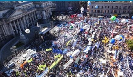 Masiva marcha de la CGT y organizaciones sociales al Congreso
