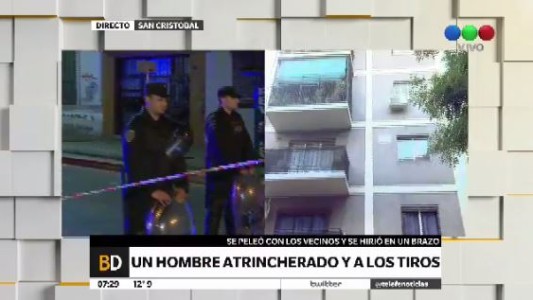 Tensión por un hombre atrincherado en su departamento de San Cristóbal