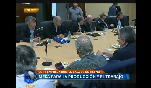 El Gobierno anunció un acuerdo con empresarios para evitar despidos hasta "marzo de 2017"