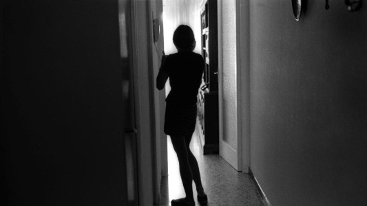 El drama de la anorexia: tiene 29 años, pesa 31 kilos, se niega a comer y la Justicia la respalda