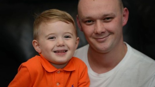 El nene que salvó a su papá de morir dándole un yogur