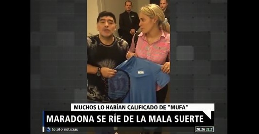Maradona se ríe de la mala suerte