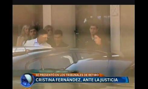 Cristina Kirchner ya está en Comodoro Py convocada por el juez Bonadio