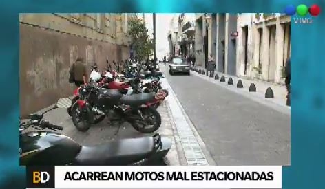 Acarrearán motos mal estacionadas en el microcentro porteño