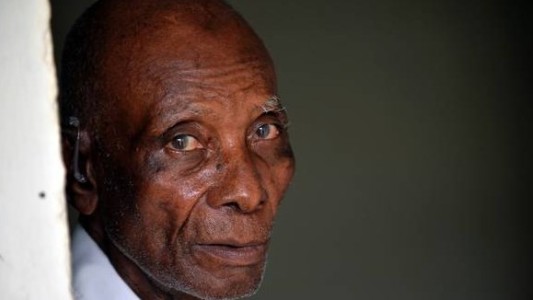 El guerrillero que luchó junto al Che y ahora despide a Fidel