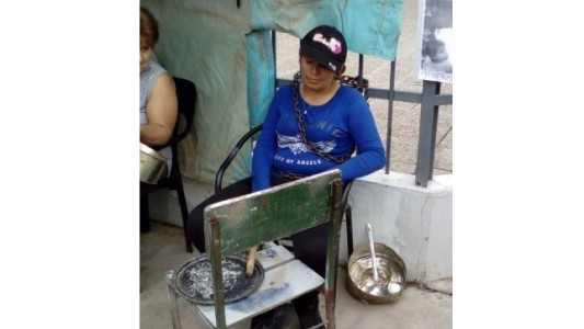 Tribunal ordena cerrar página de Facebook de una mujer que reclama la devolución de su hija entregada en guarda a otra familia