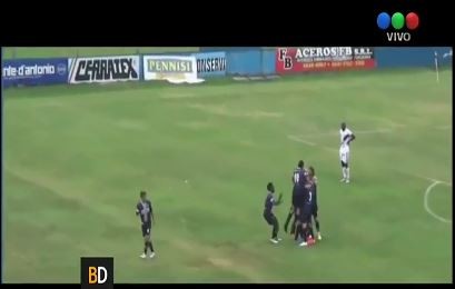 Un gol de arco a arco