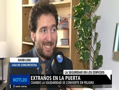 Extraños en la puerta