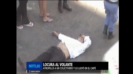 Locura al volante: atropelló a un chofer de colectivo y lo llevó 200 metros sobre el capot