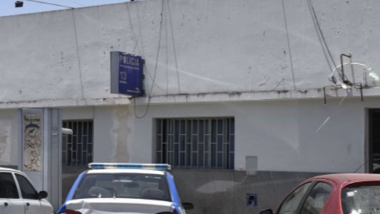 Nueve presos se fugaron de una cárcel rosarina y le dejaron un mensaje al comisario