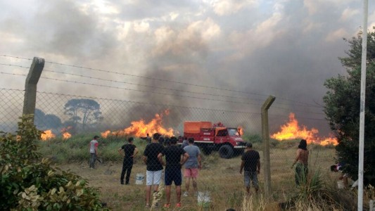 Las fotos más impactantes del incendio en Valeria del Mar