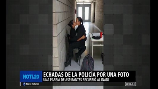 Las echaron de la Policía por una foto