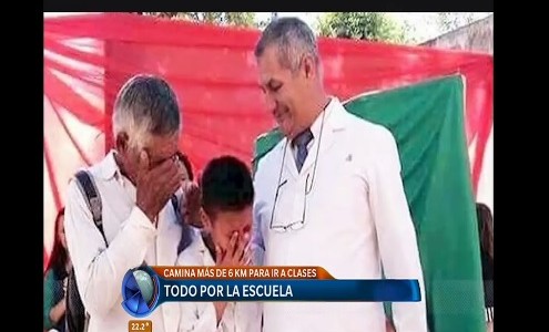 La conmovedora historia de un nene de Chaco que recibió su diploma junto a su abuelo y se volvió viral