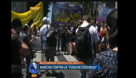 Marcha contra la "fuga de cerebros"