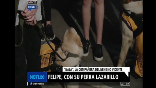 Felipe, con su perro lazarillo
