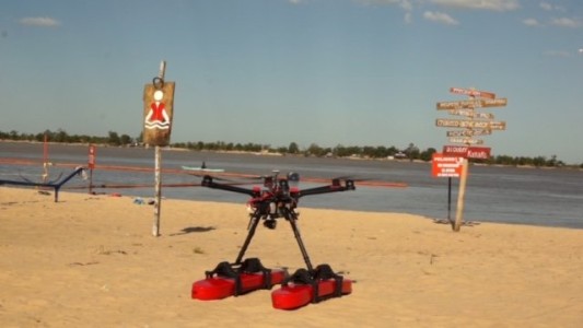 Rosario presenta el primer drone salvavidas del país