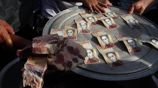 Al menos tres muertos en disturbios por falta de dinero en efectivo en Venezuela