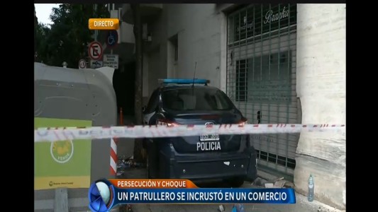 Un patrullero se incrustó en un comercio