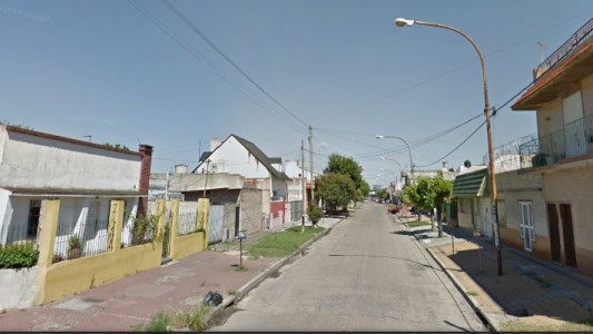 Mataron una joven en Lanús y los vecinos apedrearon la casa del sospechoso