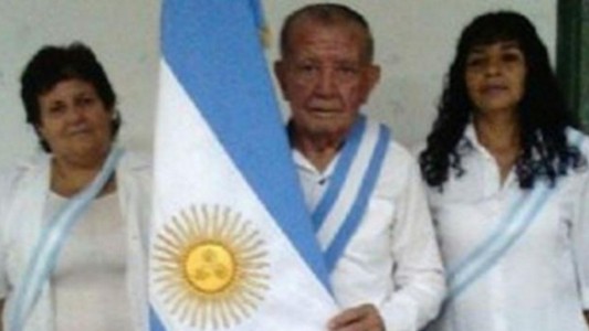 Tiene 80 años y terminó el secundario como abanderado