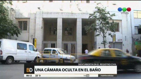 Una cámara oculta filmaba a las mujeres en un baño del Registro Civil