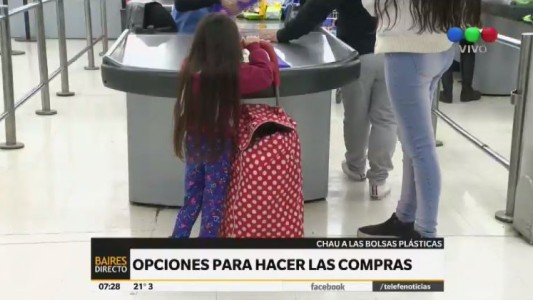 Los supermercados ya no entregan más bolsas de plástico