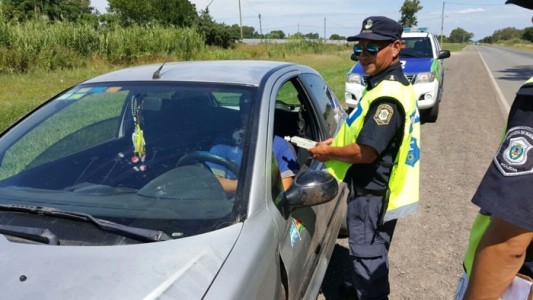 Detuvieron a un joven que manejaba en la ruta con 10 veces más de alcohol en sangre de lo permitido