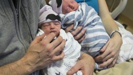 Únicos: Los hermanos Shay son mellizos pero nacieron en años diferentes