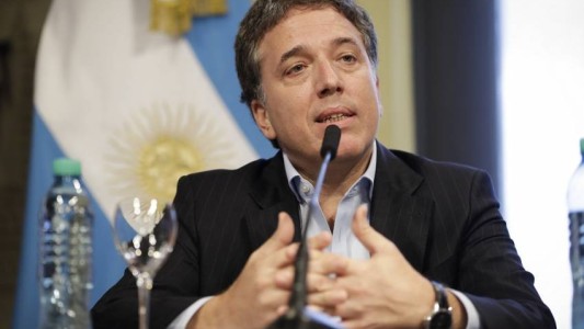 Dujovne impulsará la "reforma tributaria integral" y adelantó más aumentos en los servicios