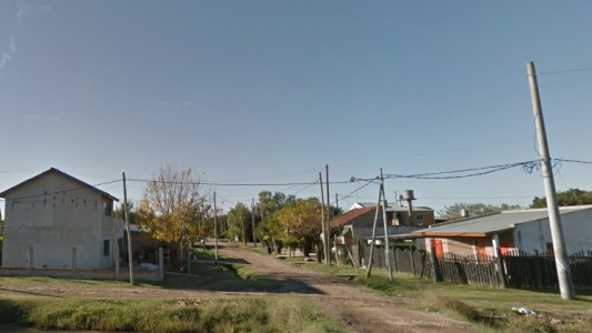 Le sacó el arma a un "motochorro" que entró en su casa y lo mató