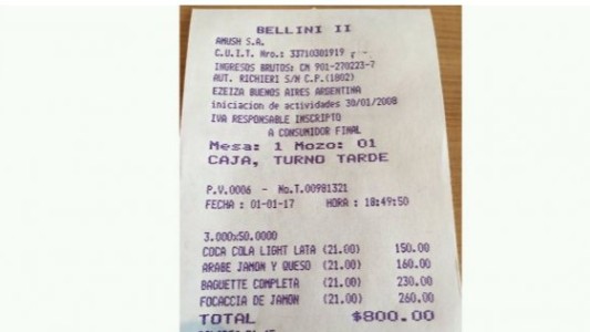 Aeropuerto de Ezeiza: le cobraron 800 pesos por tres gaseosas y tres sandwiches