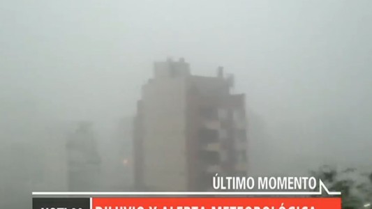 Diluvió en la Ciudad y se mantiene la alerta meteorológica