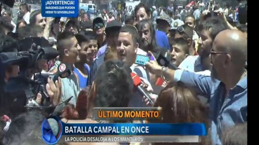 Manteros:  "Estamos dispuestos a regularizar y pagar monotributo, pero queremos un lugar digno"