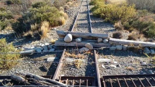 Gendarmería desalojó corte de vías de La Trochita y detuvo a tres personas