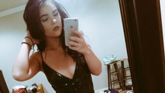 Compartió una selfie para mostrarse sexy pero se hizo viral por lo que aparecía atrás en la foto