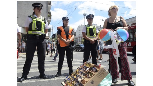 Fiscal general porteño presentará denuncia por pago de coimas de los manteros a la Policía