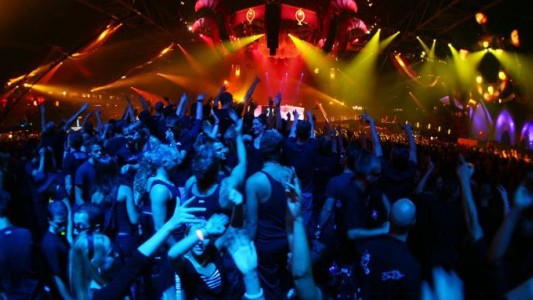 Fiestas electrónicas: dos internados y más de 20 atendidos por consumo de drogas