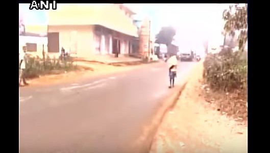 Desgarrador: cargó con el cadáver de su hija 15 kilómetros por falta de recursos