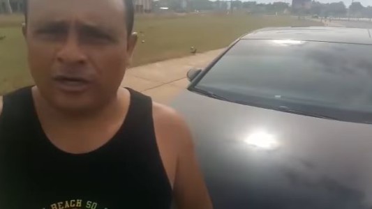 El video del empleado público que se compró un auto de alta gama "con plata de los impuestos" y lo echaron