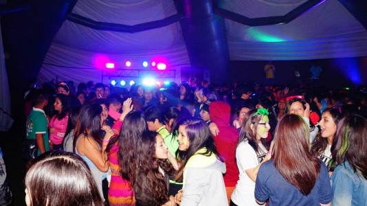 Fiestas sin alcohol en la costa para adolescentes de vacaciones