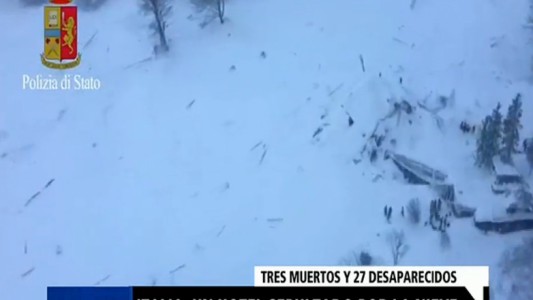 Italia: un hotel sepultado por la nieve