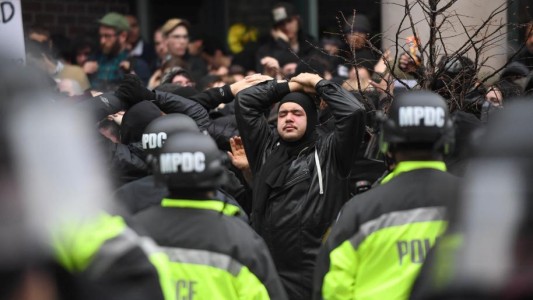 Detuvieron a unas 90 personas en protestas contra la investidura de Trump