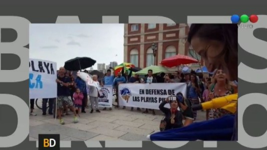 "Sombrilleada" para exigir más espacio en las playas públicas