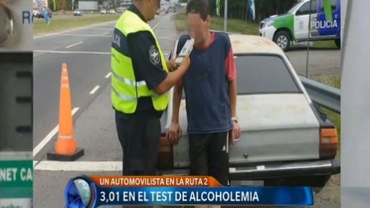 Manejaba por la Ruta 2 con seis veces más de alcohol en sangre que lo permitido