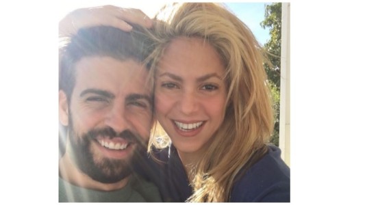Después de las críticas capilares a Shakira, Piqué se convierte en su peluquero