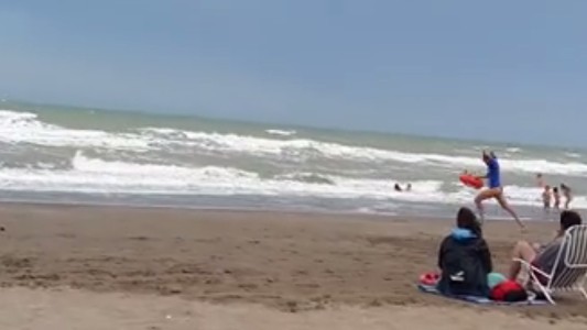 Emotivo rescate en la playa de Monte Hermoso