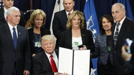 Trump ratificó la construcción del muro con México